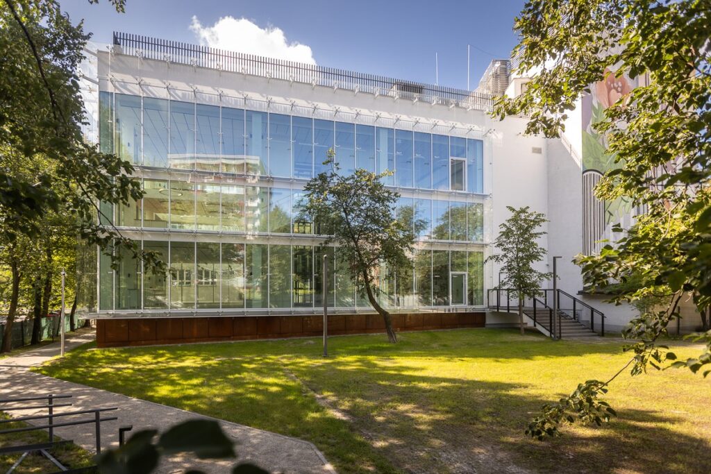New wing of the main complex of the Copernicus Library, photo by Szymon Zdziebło / tarantoga for the UMWKP