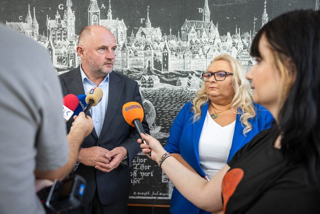 Marshal Piotr Całbecki and his companions touring the new wing of the Copernicus Library, photo by Szymon Zdziebło / tarantoga for the UMWKP