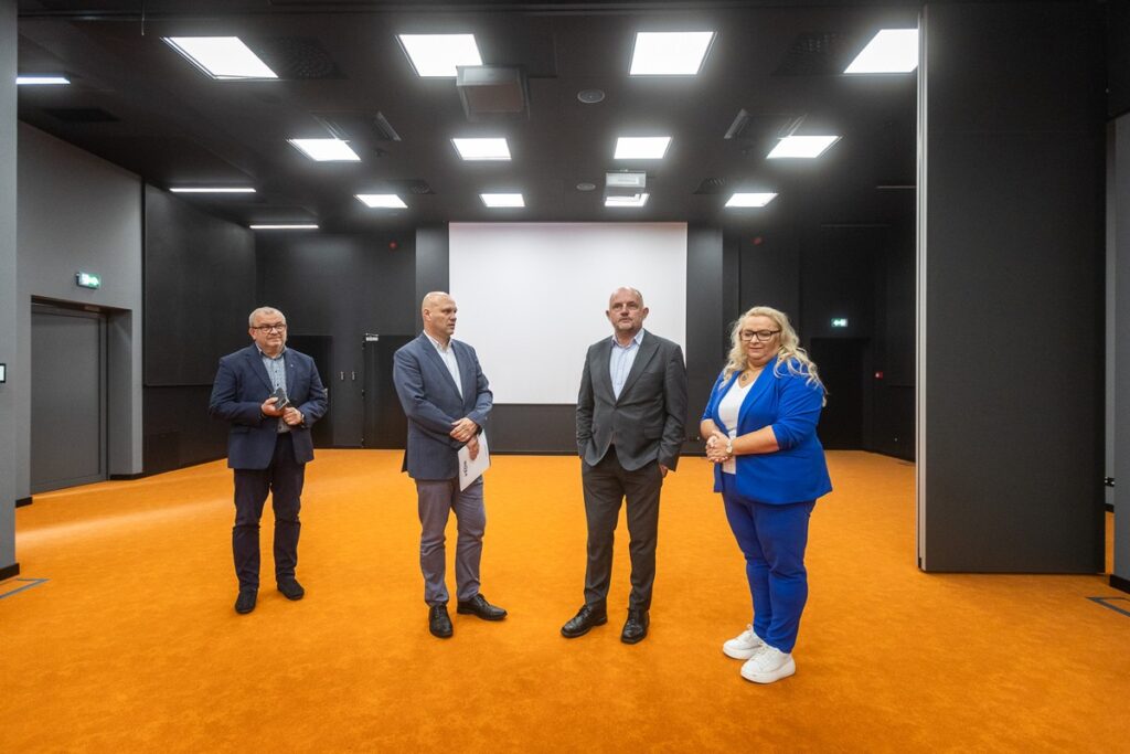 Marshal Piotr Całbecki and his companions touring the new wing of the Copernicus Library, photo by Szymon Zdziebło / tarantoga for the UMWKP