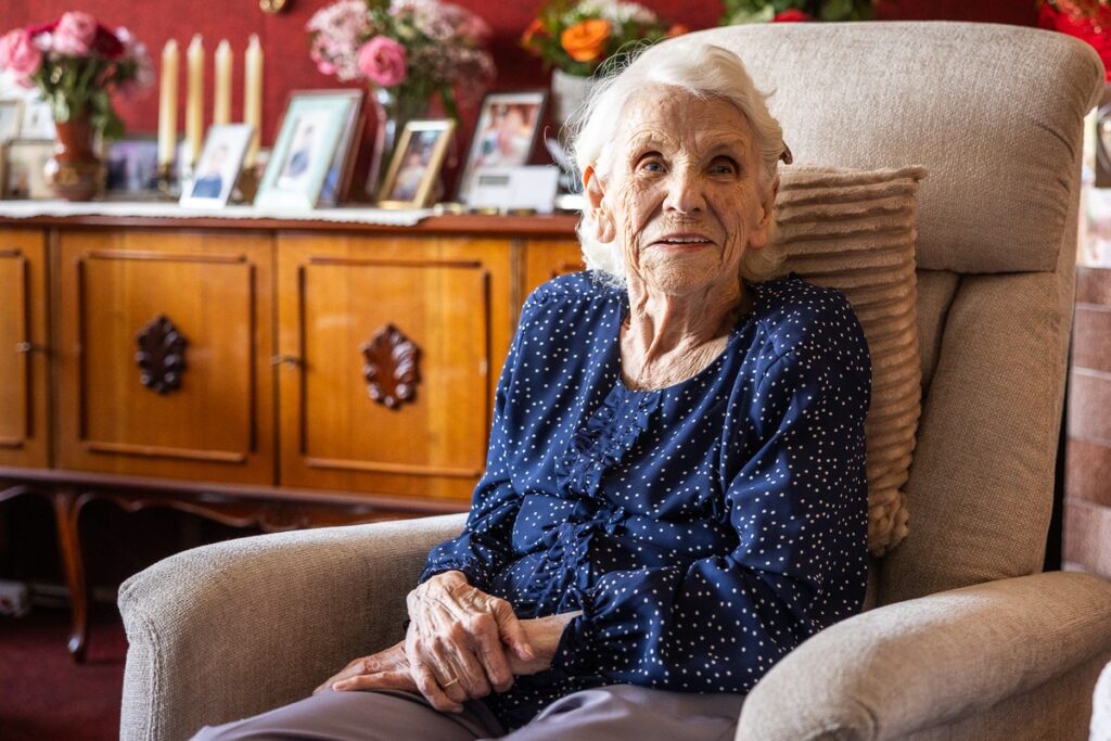 Regina Kuczyńska z medalem Unitas Durat, fot. Szymon Zdziebło/tarantoga.pl dla UMWKP