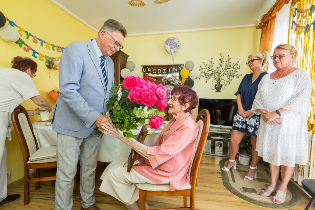 Urszula Urban z medalem Unitas Durat, fot. Tomasz Czachorowski/eventphoto.com.pl dla UMWKP