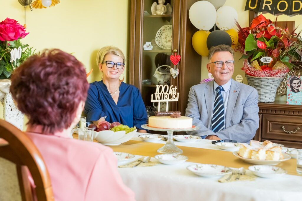 Urszula Urban z medalem Unitas Durat, fot. Tomasz Czachorowski/eventphoto.com.pl dla UMWKP