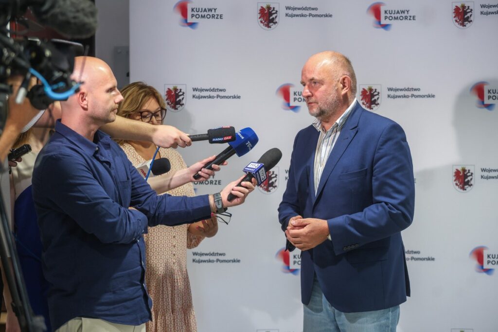 Konferencja prasowa marszałka Piotra Całbeckiego, fot. Szymon Zdziebło/tarantoga dla UMWKP