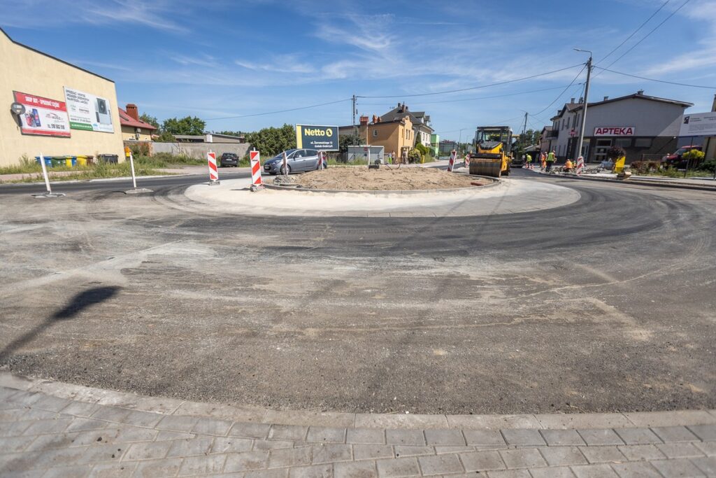 Construction of a roundabout in Golub-Dobrzyń, photo by Szymon Zdziebło/tarantoga.pl for UMWKP