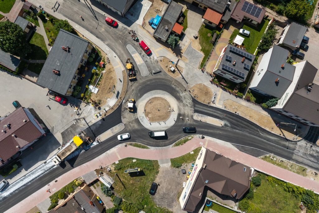 Construction of a roundabout in Golub-Dobrzyń, photo by Szymon Zdziebło/tarantoga.pl for UMWKP