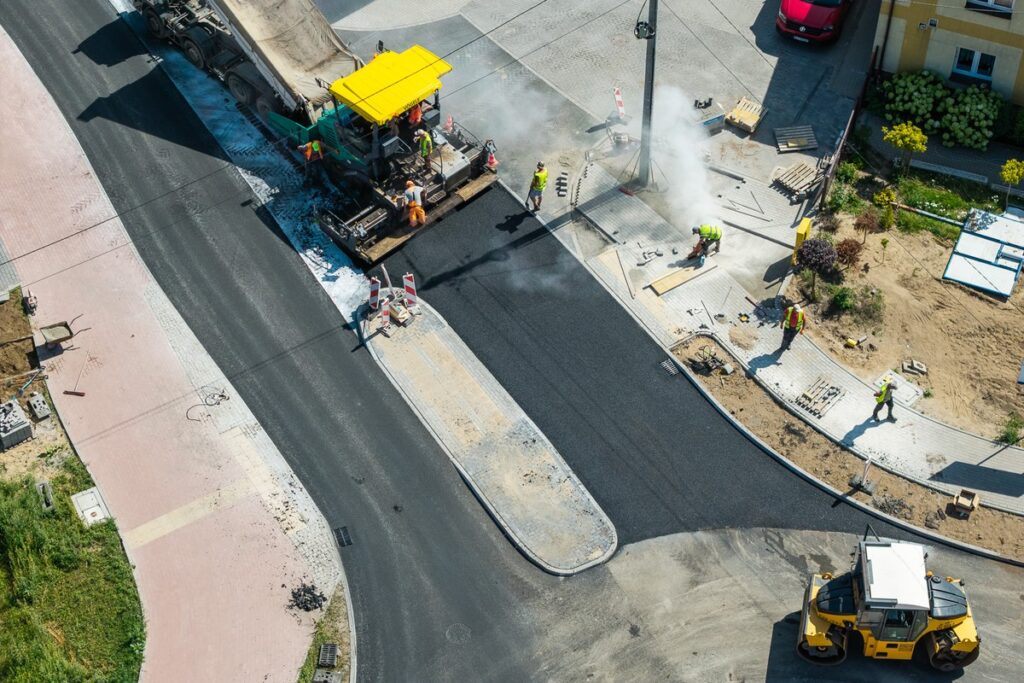 Construction of a roundabout in Golub-Dobrzyń, photo by Szymon Zdziebło/tarantoga.pl for UMWKP