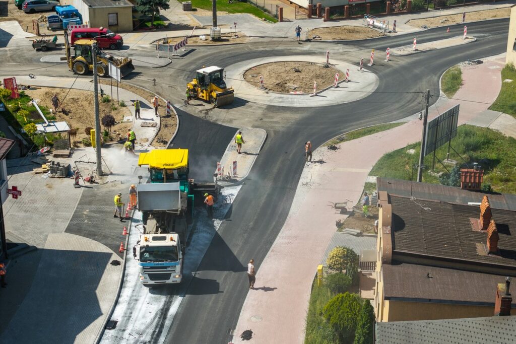 Construction of a roundabout in Golub-Dobrzyń, photo by Szymon Zdziebło/tarantoga.pl for UMWKP
