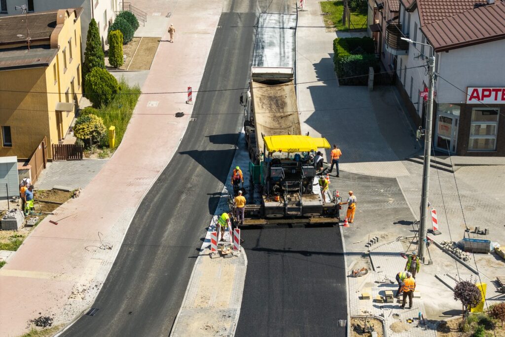 Construction of a roundabout in Golub-Dobrzyń, photo by Szymon Zdziebło/tarantoga.pl for UMWKP