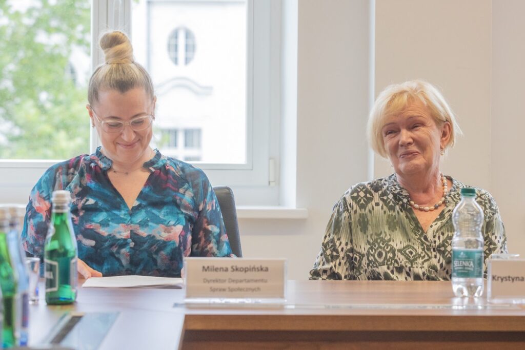 Przekazanie umowy na dofinansowanie powstania ZAZ w Toruniu, fot. Mikołaj Kuras dla UMWKP