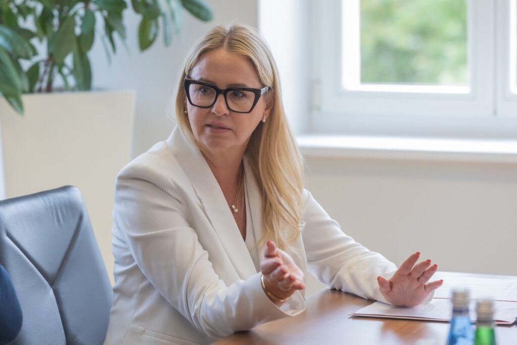 Przekazanie umowy na dofinansowanie powstania ZAZ w Toruniu, fot. Mikołaj Kuras dla UMWKP