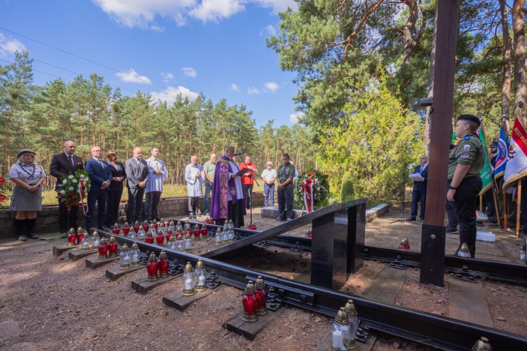 Uroczystość upamiętniająca ofiary katastrofy pod Otłoczynem, 19 sierpnia 2025 r., fot. Mikołaj Kuras dla UMWKP
