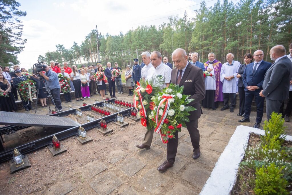 Uroczystość upamiętniająca ofiary katastrofy pod Otłoczynem, 19 sierpnia 2025 r., fot. Mikołaj Kuras dla UMWKP