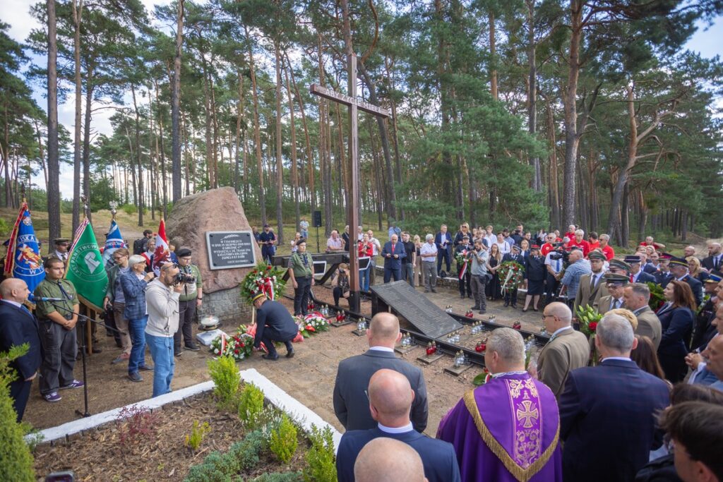 Uroczystość upamiętniająca ofiary katastrofy pod Otłoczynem, 19 sierpnia 2025 r., fot. Mikołaj Kuras dla UMWKP