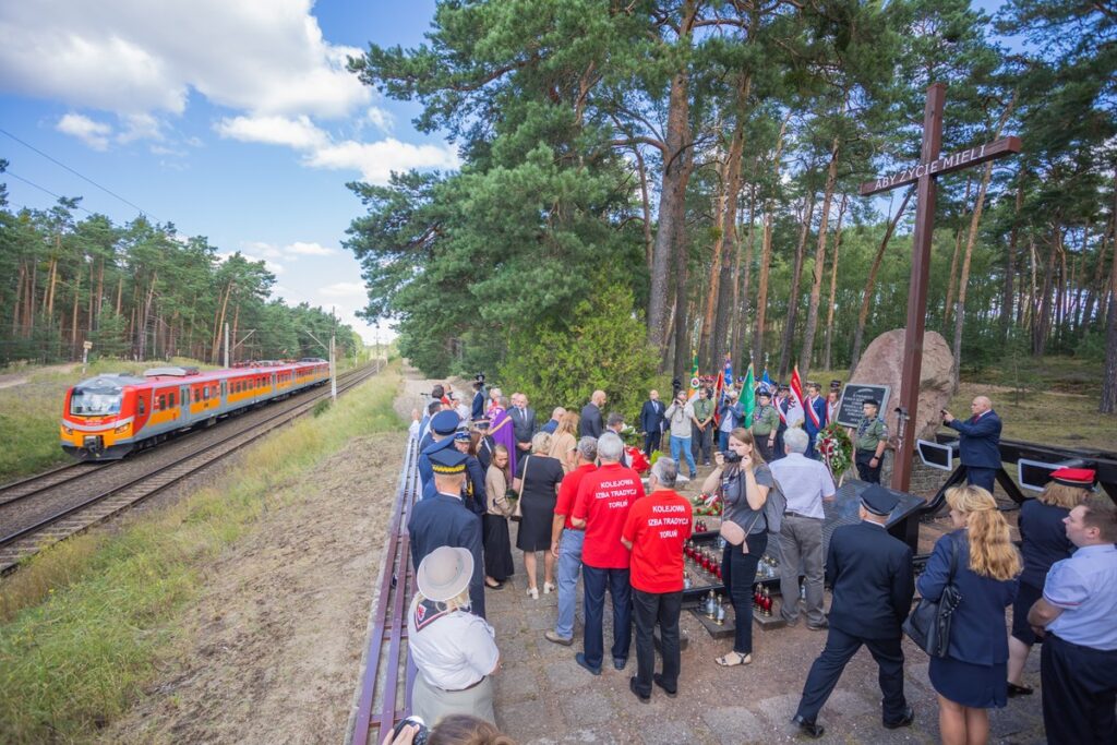 Uroczystość upamiętniająca ofiary katastrofy pod Otłoczynem, 19 sierpnia 2025 r., fot. Mikołaj Kuras dla UMWKP
