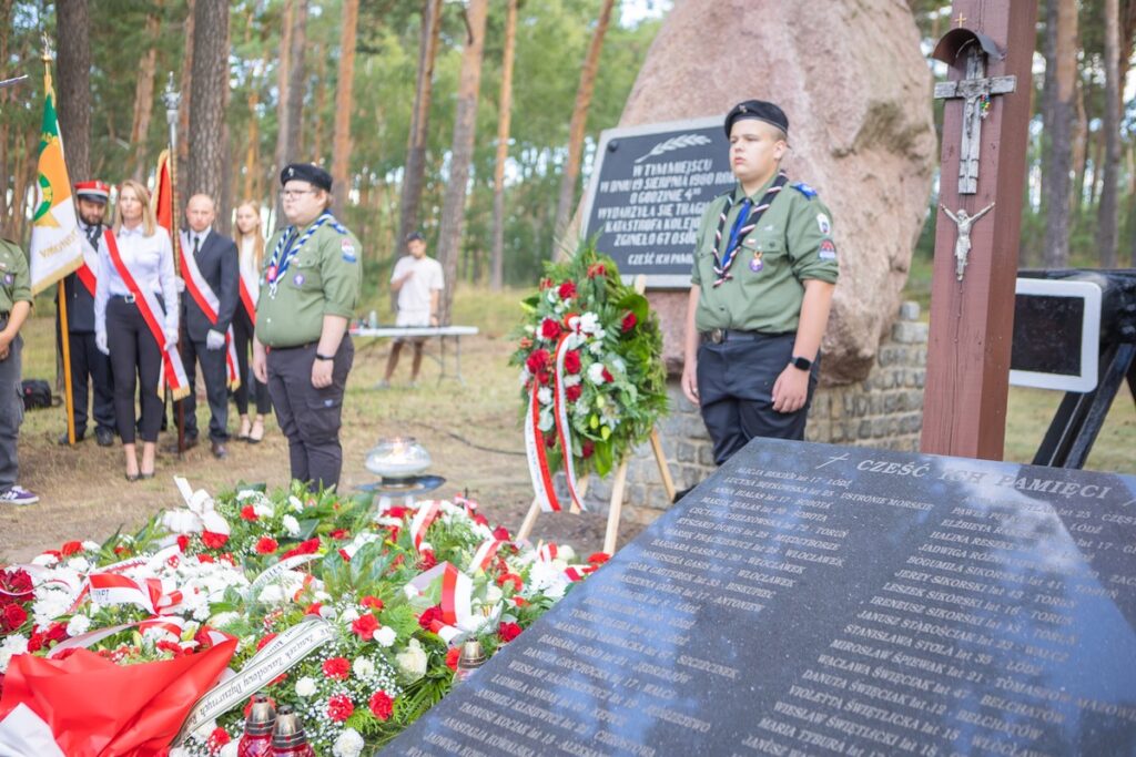 Uroczystość upamiętniająca ofiary katastrofy pod Otłoczynem, 19 sierpnia 2025 r., fot. Mikołaj Kuras dla UMWKP