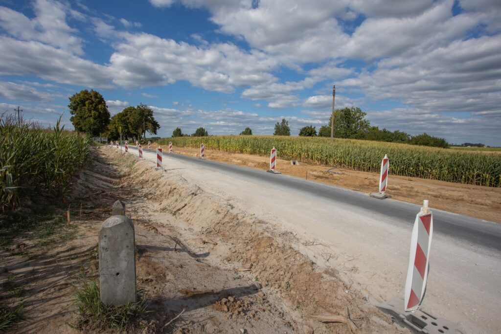 Budowa ronda w Dyblinie, fot. Mikołaj Kuras dla UMWKP