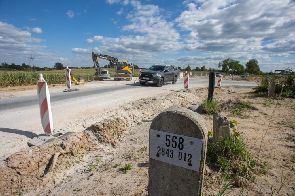 Budowa ronda w Dyblinie, fot. Mikołaj Kuras dla UMWKP