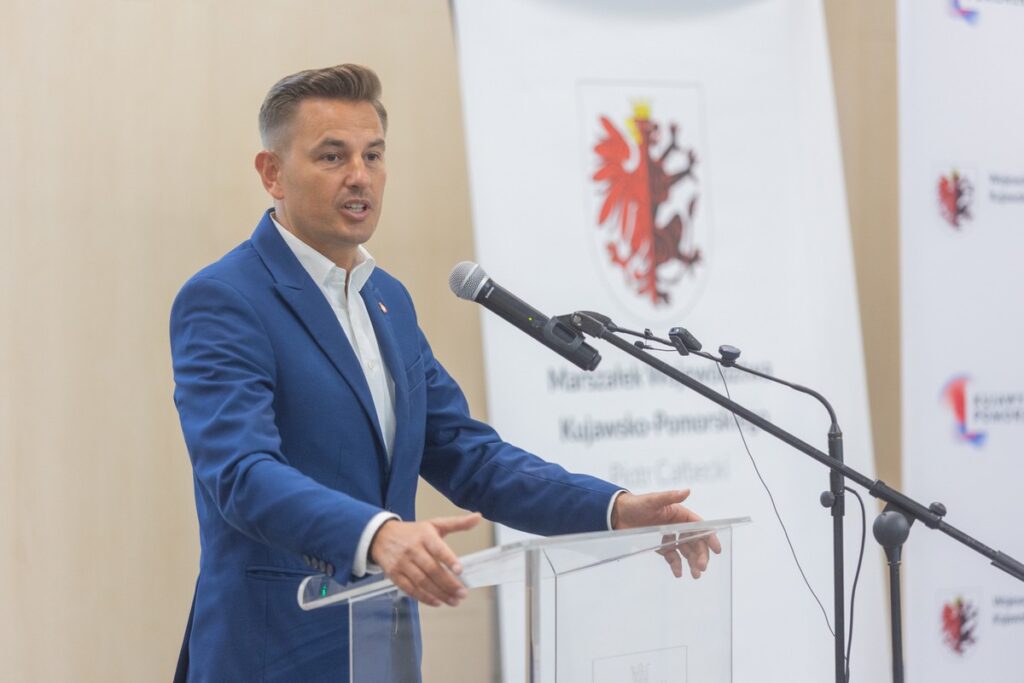 Uroczystość podpisania umów na projekty kolejowe, fot. Mikołaj Kuras dla UMWKP
