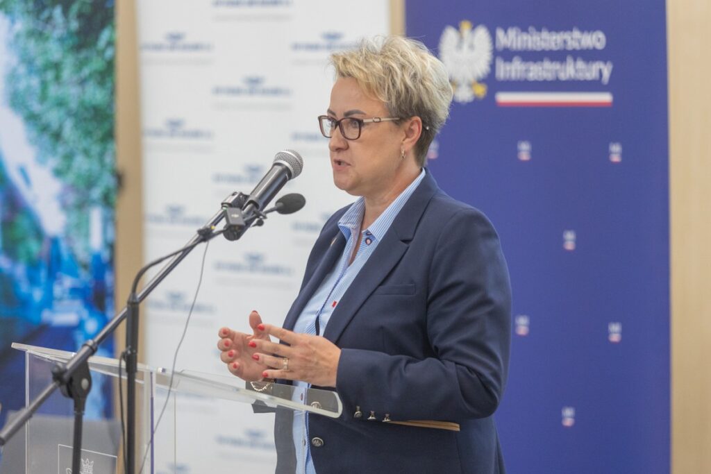 Uroczystość podpisania umów na projekty kolejowe, fot. Mikołaj Kuras dla UMWKP