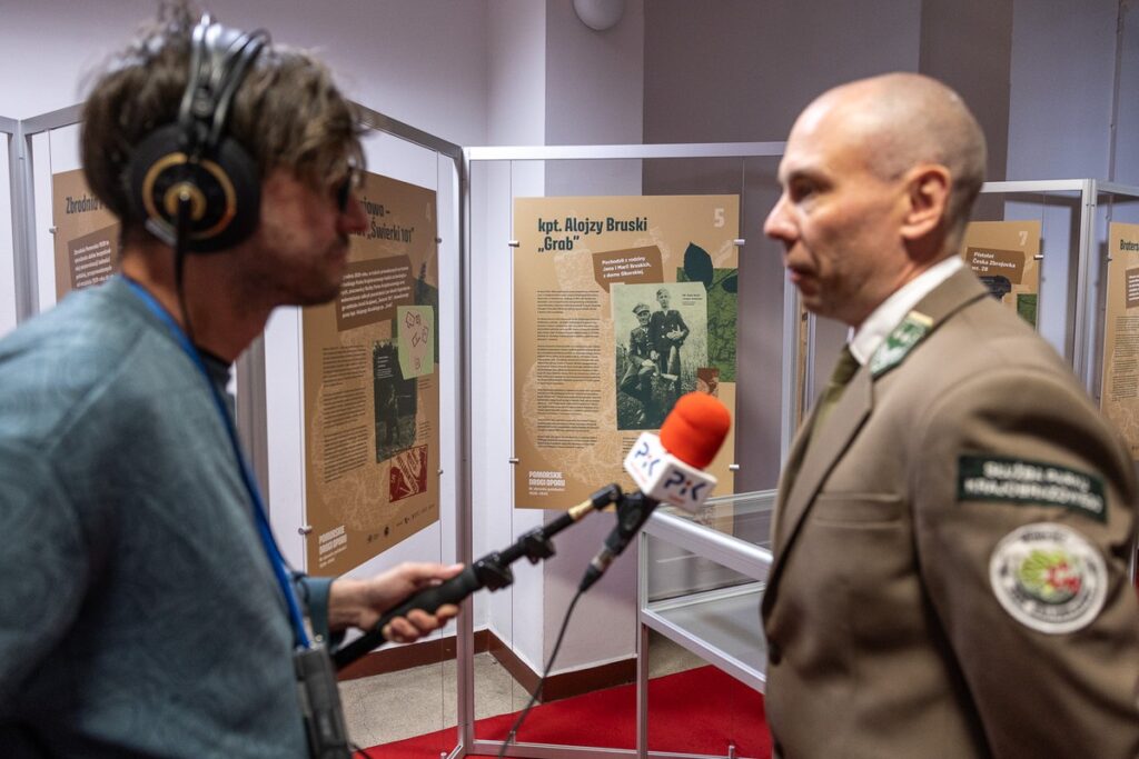 Wernisaż wystawy "Pomorskie drogi oporu. W obronie polskości 1939-1945”, fot. Szymon Zdziebło/tarantoga.pl dla UMWKP