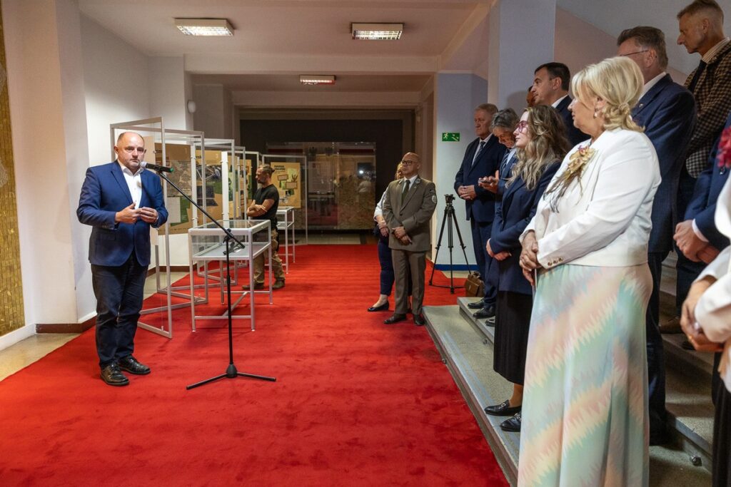 Wernisaż wystawy "Pomorskie drogi oporu. W obronie polskości 1939-1945”, fot. Szymon Zdziebło/tarantoga.pl dla UMWKP