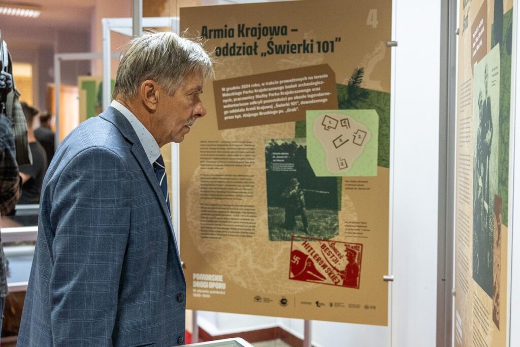 Wernisaż wystawy "Pomorskie drogi oporu. W obronie polskości 1939-1945”, fot. Szymon Zdziebło/tarantoga.pl dla UMWKP