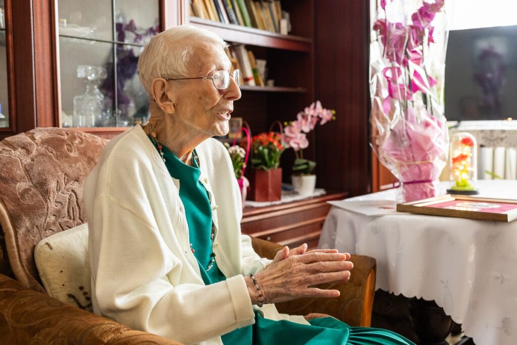 Wręczenie medalu Unitas Durat Bożenie Wąs, fot. Szymon Zdziebło/tarantoga.pl dla UMWKP