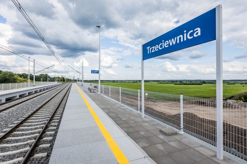 Railway stop in Trzeciewnica, photo by Tomasz Czachorowski/eventphoto.com.pl for the UMWKP