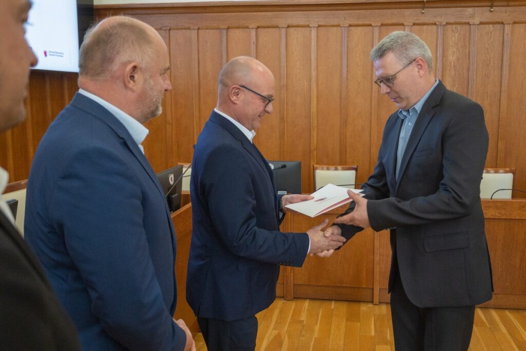 Ceremonia wręczenia umów FEdKP, 28 sierpnia 2025, fot. Mikołaj Kuras dla UMWKP EFKP contract award ceremony, August 28, 2025, photo by Mikołaj Kuras for UMWKP