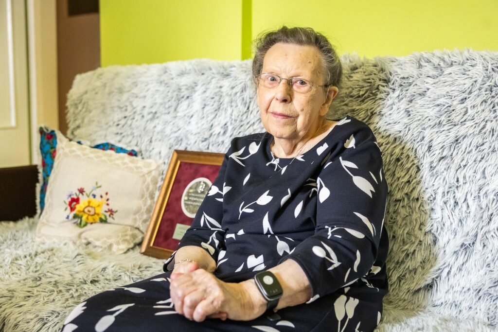 Presentation of the Unitas Durat medal to Jadwiga Jaskólska, photo by Szymon Zdziebło/tarantoga.pl for UMWKP