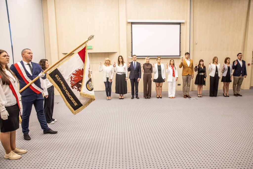 Ślubowanie urzędników, 1 września 2025 r., fot. Andrzej Goińaki/UMWKP