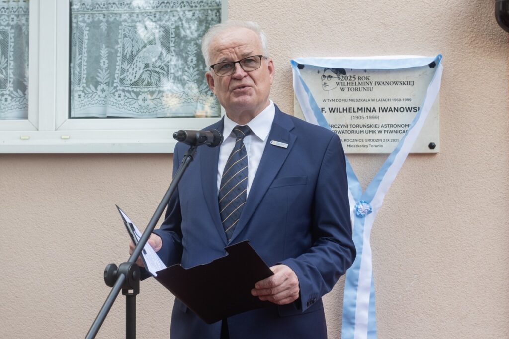 Odsłonięcie tablicy poświęconej prof. Wilhelminie Iwanowskiej, fot. Mikołaj Kuras dla UMWKP