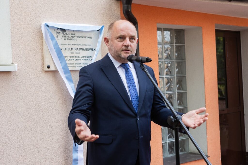 Odsłonięcie tablicy poświęconej prof. Wilhelminie Iwanowskiej, fot. Mikołaj Kuras dla UMWKP