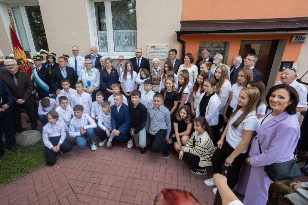 Odsłonięcie tablicy poświęconej prof. Wilhelminie Iwanowskiej, fot. Mikołaj Kuras dla UMWKP