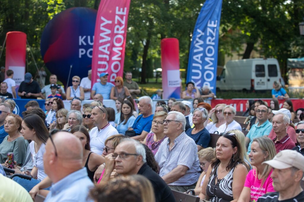 Mecz pokazowy na zakończenie turnieju tenisowego o Puchar Marszałka Województwa Kujawsko-Pomorskiego w Ciechocinku, fot. Mikołaj Kuras dla UMWKP