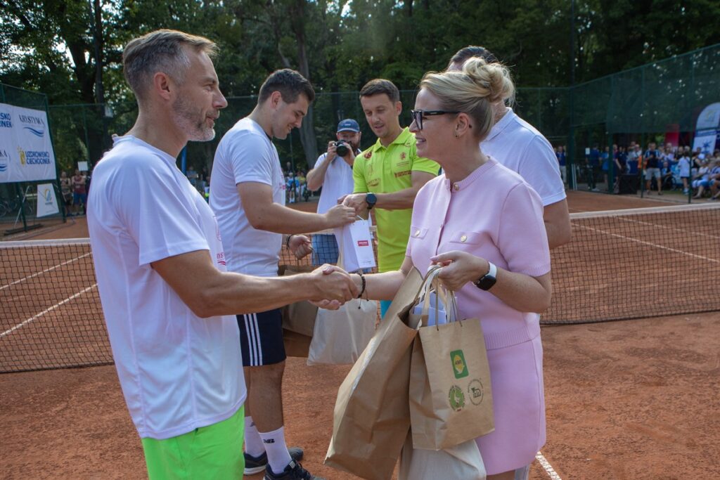 Mecz pokazowy na zakończenie turnieju tenisowego o Puchar Marszałka Województwa Kujawsko-Pomorskiego w Ciechocinku, fot. Mikołaj Kuras dla UMWKP