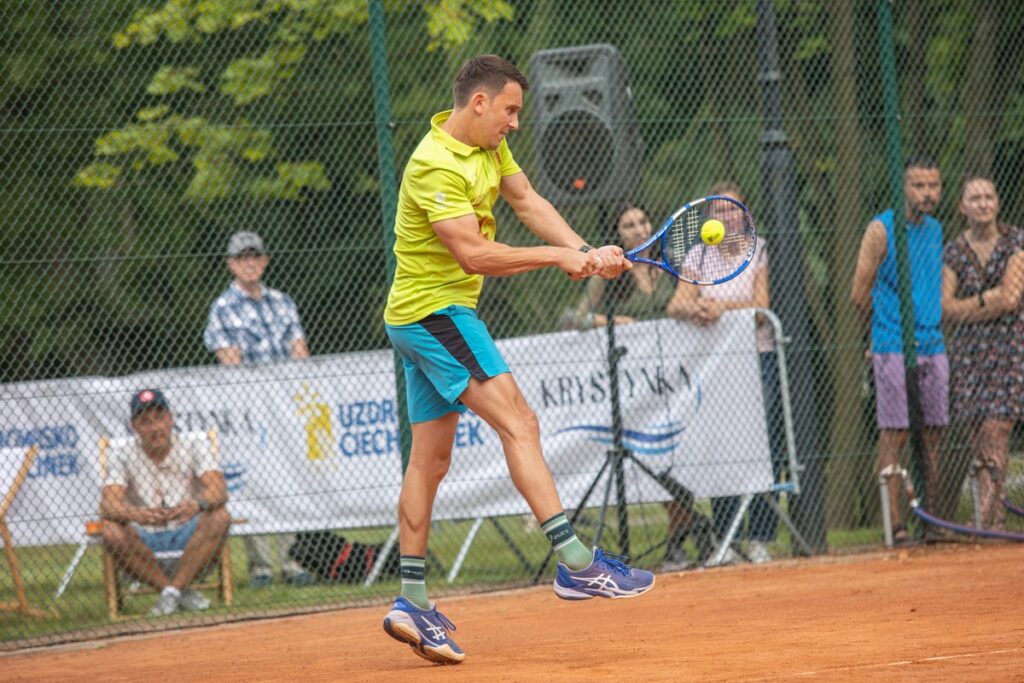 Mecz pokazowy na zakończenie turnieju tenisowego o Puchar Marszałka Województwa Kujawsko-Pomorskiego w Ciechocinku, fot. Mikołaj Kuras dla UMWKP