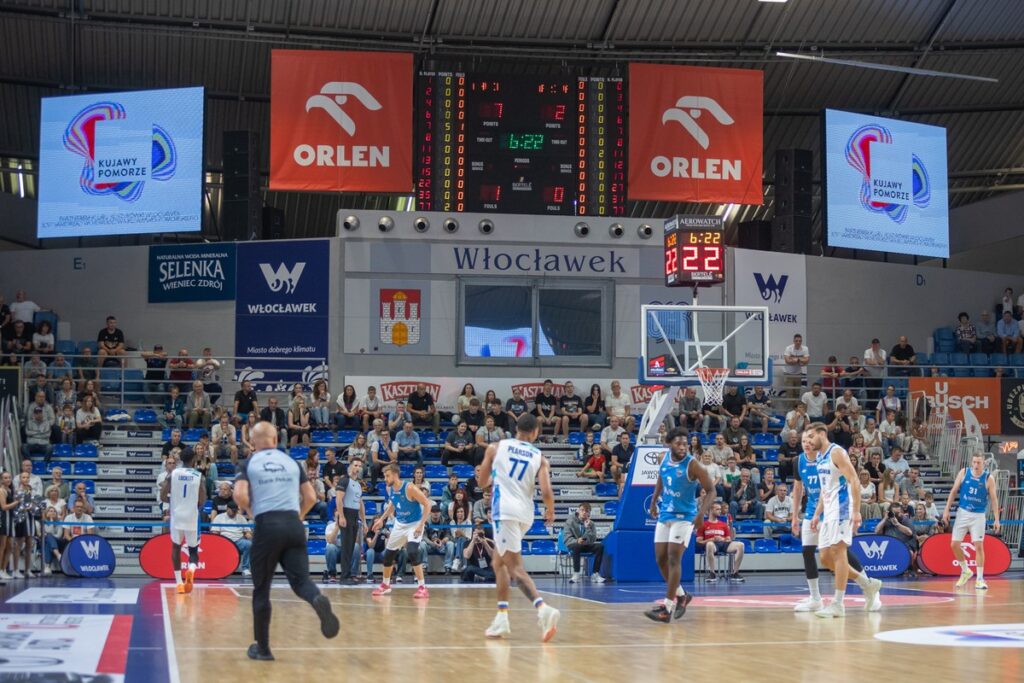 Finałowy mecz III Turnieju o Puchar Marszałka Województwa Kujawsko-Pomorskiego we włocławskiej Hali Mistrzów, fot. Mikołaj Kuras dla UMWKP