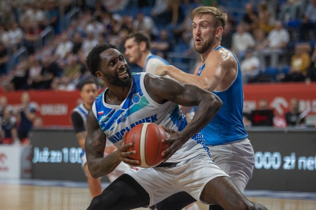 Finałowy mecz III Turnieju o Puchar Marszałka Województwa Kujawsko-Pomorskiego we włocławskiej Hali Mistrzów, fot. Mikołaj Kuras dla UMWKP