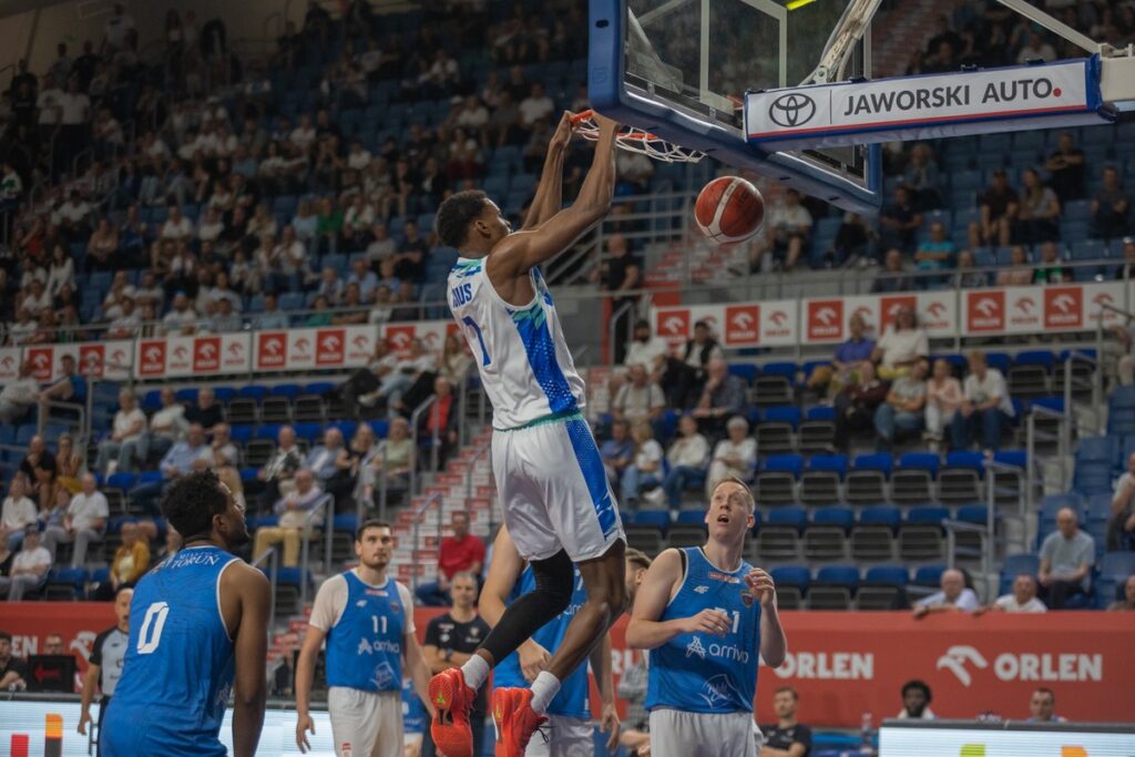Finałowy mecz III Turnieju o Puchar Marszałka Województwa Kujawsko-Pomorskiego we włocławskiej Hali Mistrzów, fot. Mikołaj Kuras dla UMWKP
