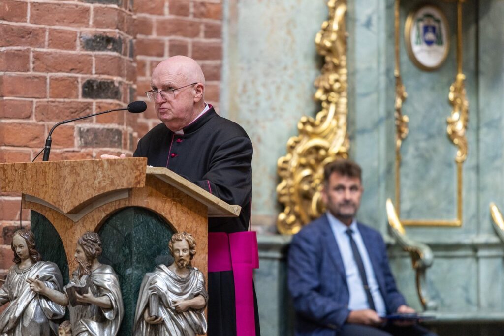 Jubileuszowe spotkanie samorządowców i parlamentarzystów, fot. Szymon Zdziebło/tarantoga.pl dla UMWKP