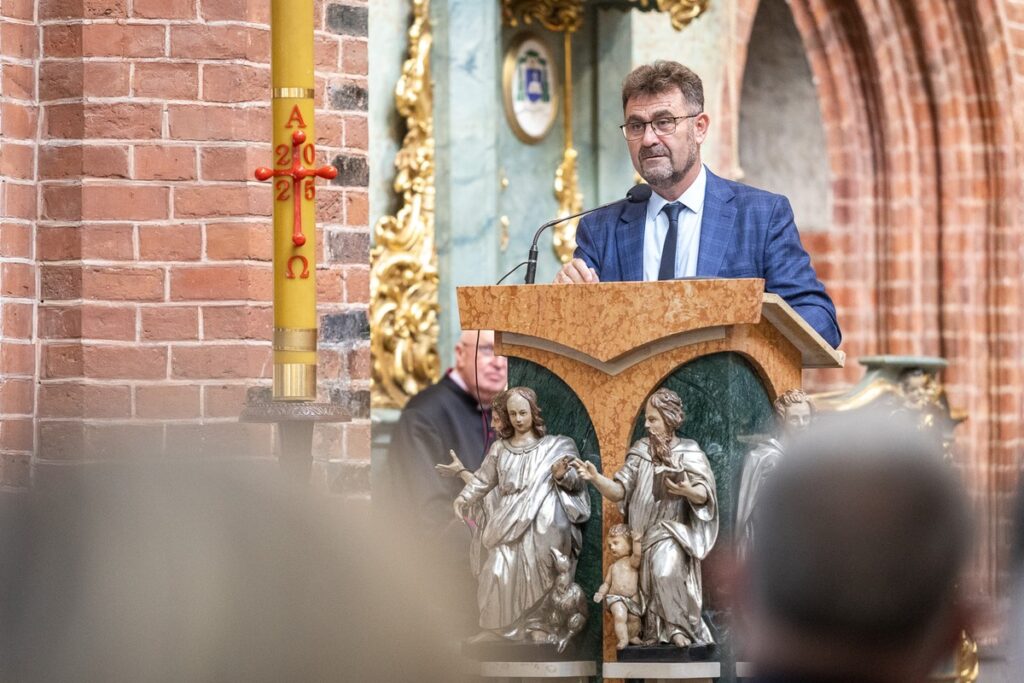 Jubileuszowe spotkanie samorządowców i parlamentarzystów, fot. Szymon Zdziebło/tarantoga.pl dla UMWKP