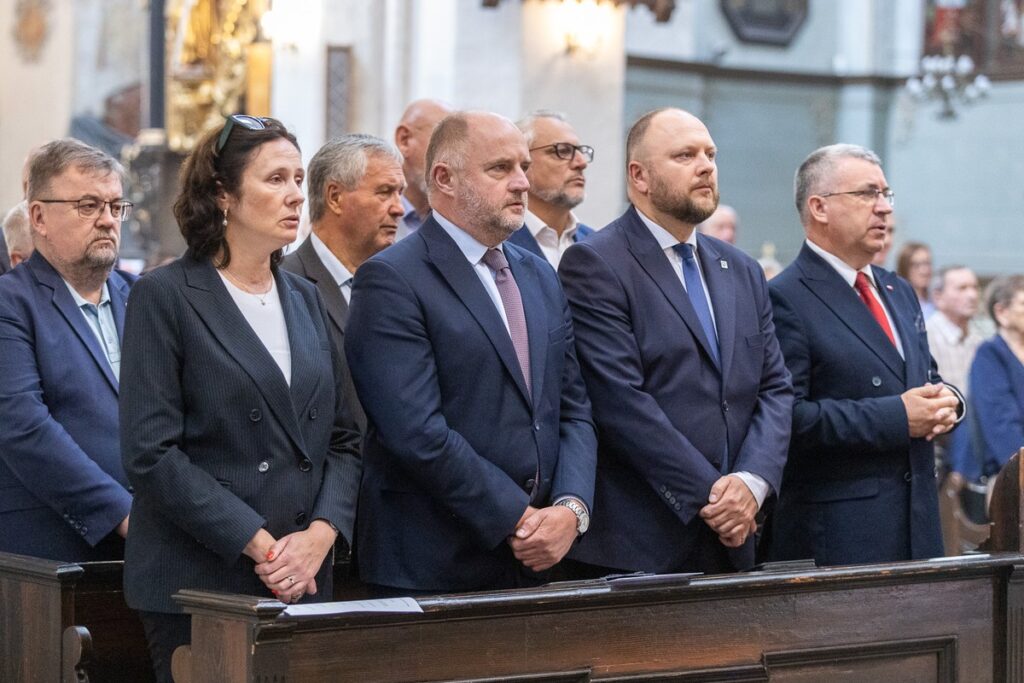 Jubileuszowe spotkanie samorządowców i parlamentarzystów, fot. Szymon Zdziebło/tarantoga.pl dla UMWKP