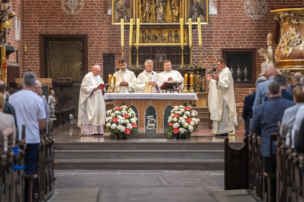 Jubileuszowe spotkanie samorządowców i parlamentarzystów, fot. Szymon Zdziebło/tarantoga.pl dla UMWKP