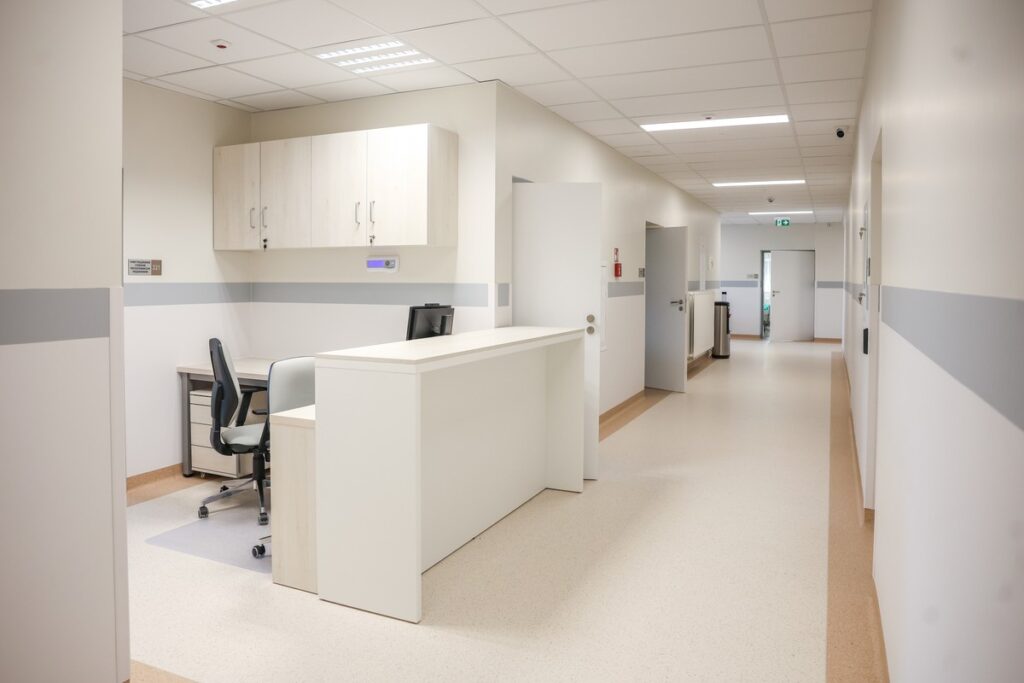 Interna w Aleksandrowie Kujawskim po modernizacji, fot. Szymon Zdziebło/tarantoga dla UMWKP Internal medicine ward in Aleksandrów Kujawski after modernisation, photo: Szymon Zdziebło/tarantoga for UMWKP