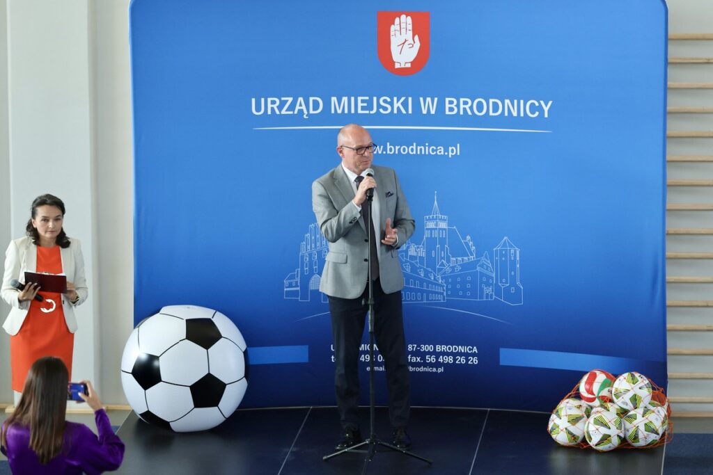 Otwarcie hali sportowej przy Zespole Szkół w Brodnicy, fot. Andrzej Goiński UMWKP