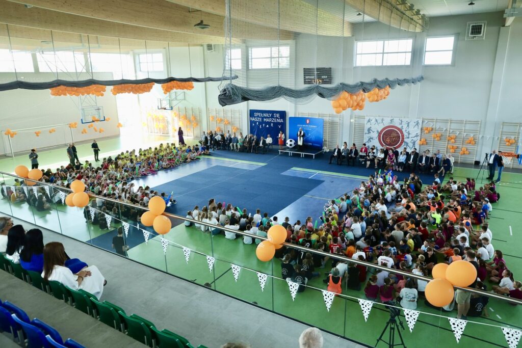 Otwarcie hali sportowej przy Zespole Szkół w Brodnicy, fot. Andrzej Goiński UMWKP