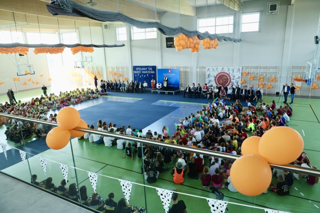 Otwarcie hali sportowej przy Zespole Szkół w Brodnicy, fot. Andrzej Goiński UMWKP