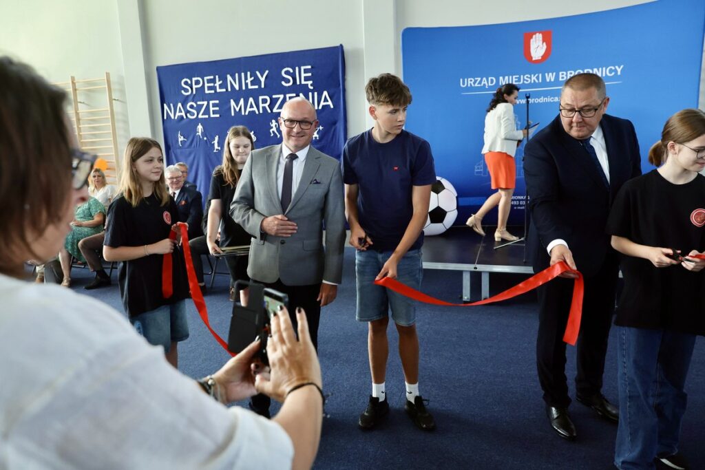 Otwarcie hali sportowej przy Zespole Szkół w Brodnicy, fot. Andrzej Goiński UMWKP
