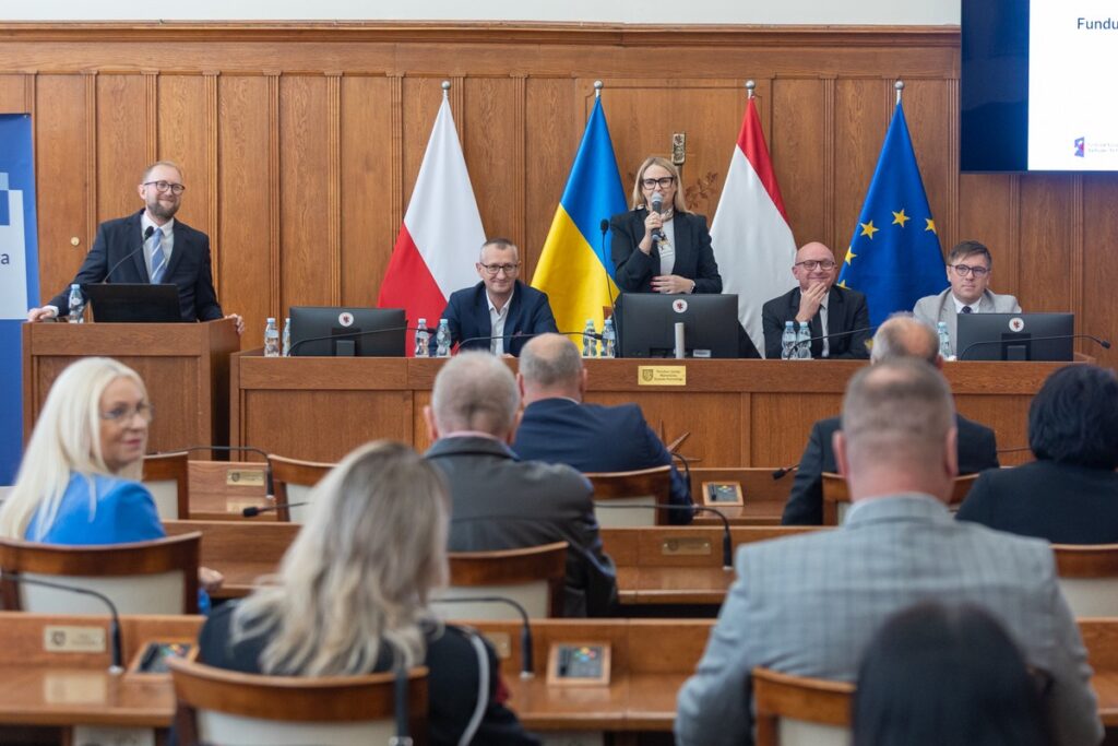 The award ceremony of EFKP and NRP contracts, photo by Mikołaj Kuras for UMWKP